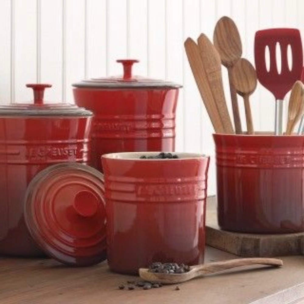 EUC [Le Creuset] 2.75 Quart Utensil Holder Cerise Cherry Red Stoneware Canister